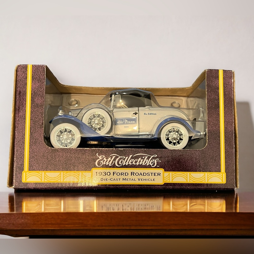 *NWT* ERTL Collectibles 1930 Ford Roadster Fleet Farm Die-Cast Metal Vehicle
